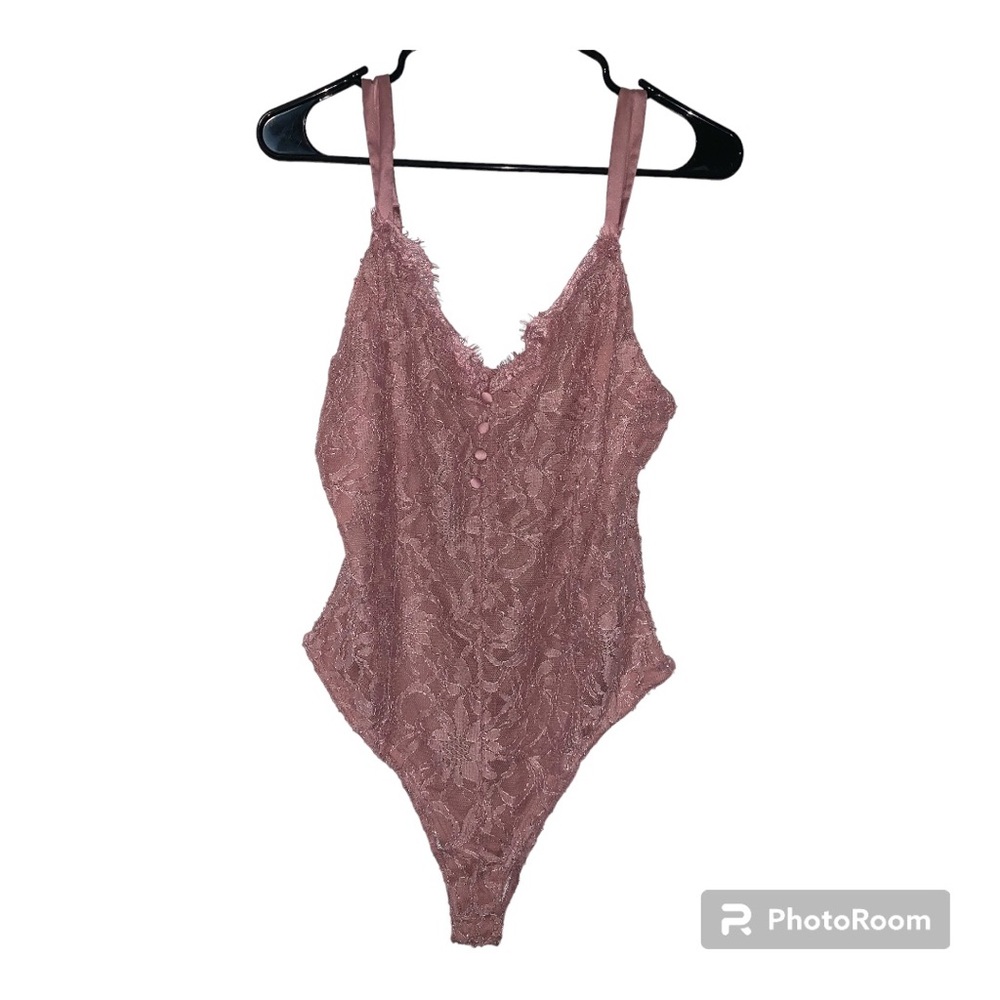 NWT Lace Bodysuit by Mi Ami by Francesca’s — size L